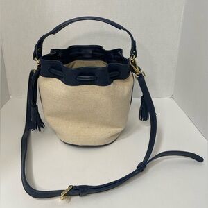 GiGi New York Handcrafted Womens Genevieve Bucket Bag